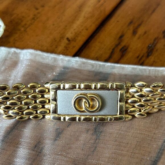 Vintage Elegant Gold Bracelet with Interlocking Design - Picture 6 of 6
